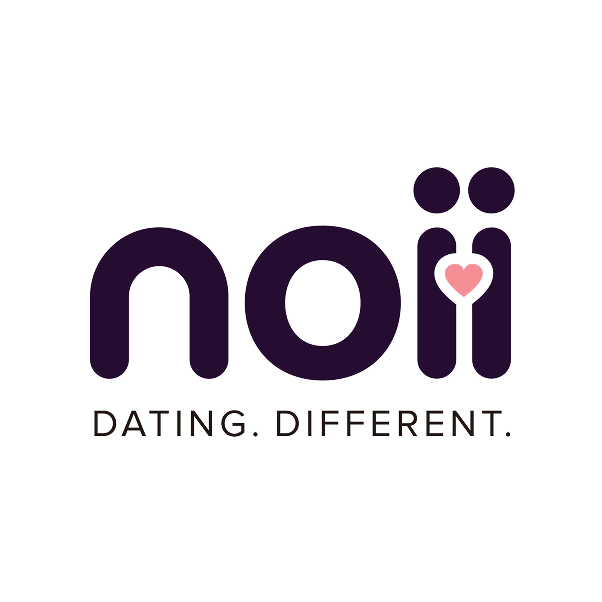 Capsule Hotel Branding mit dem „noii“-Logo, einem pinken Herz im „i“ und dem Slogan „DATING. DIFFERENT.“ auf weißem Hintergrund.